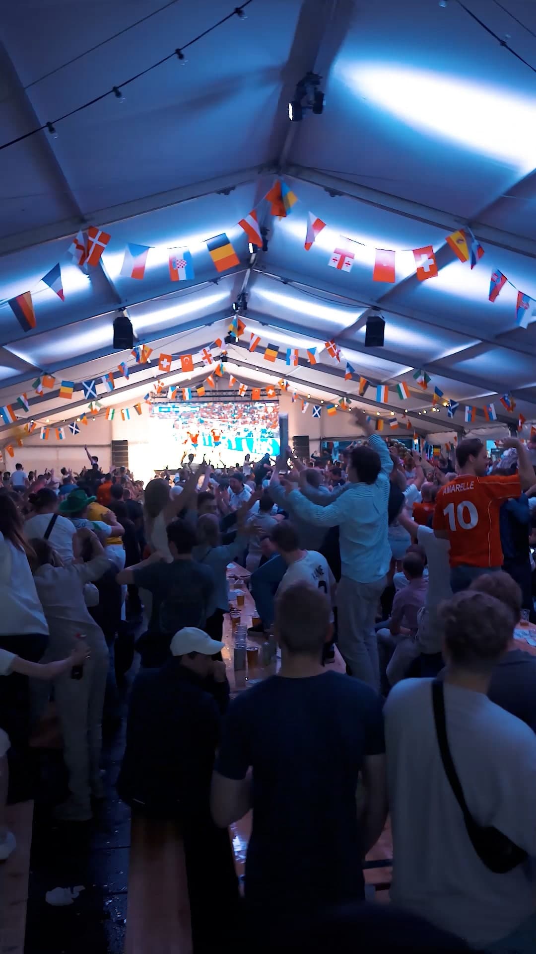 Partyteltet og leie av stoler og bord i Bergen, bord og benkesett, festival-håndvasker, leie av urinaler og festivaltoalett
