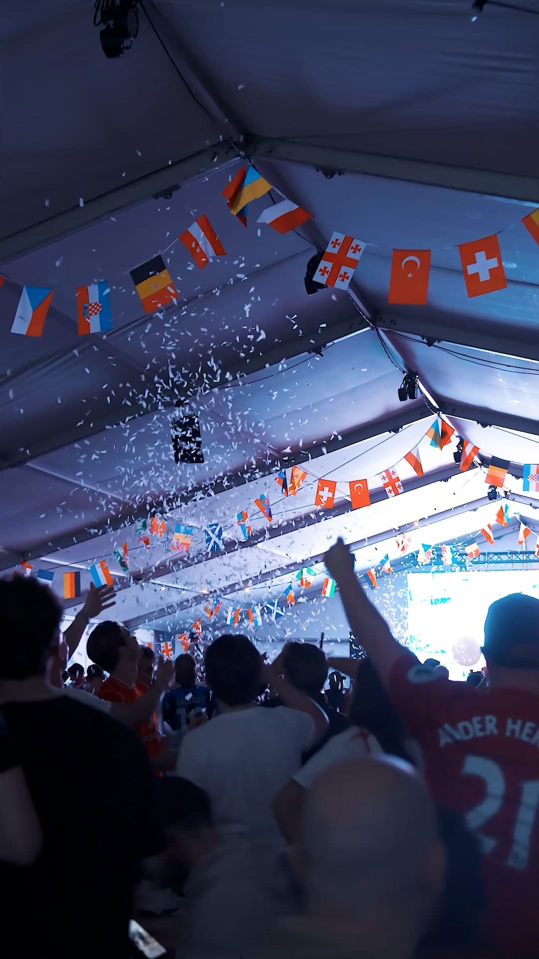 Utleie av partyteltet på Fotballfestivalen, sammen med utleie av stoler og bord, bord og benkesett, utleie av festivalhåndvasker og leie av toalettbåser