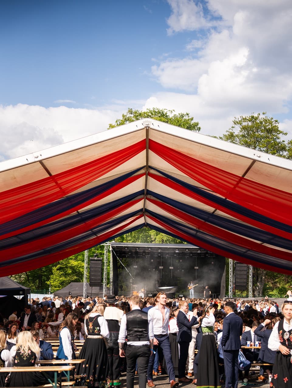 Stort rammetelt under 17 mai feiring