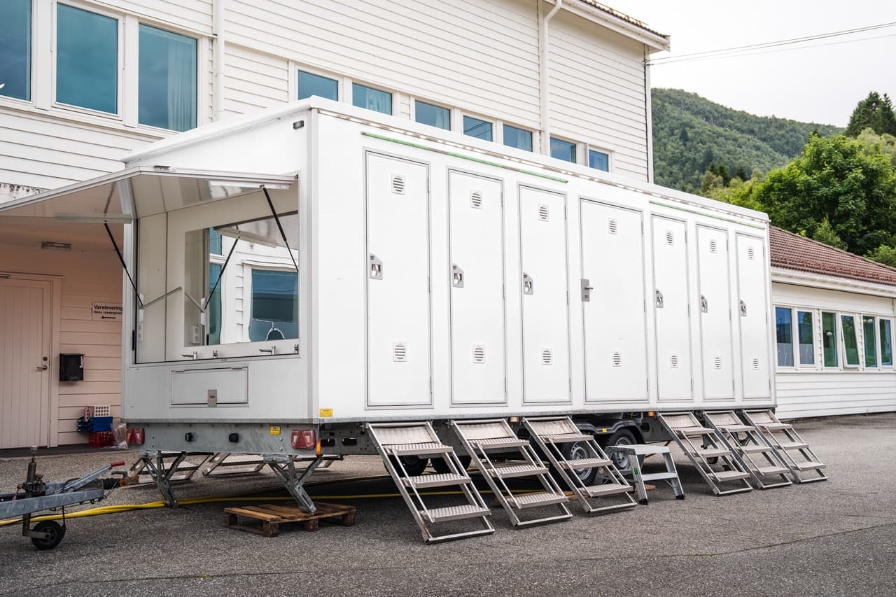 Dusjvogn med 12 dusjer til utleie på Tysnefest