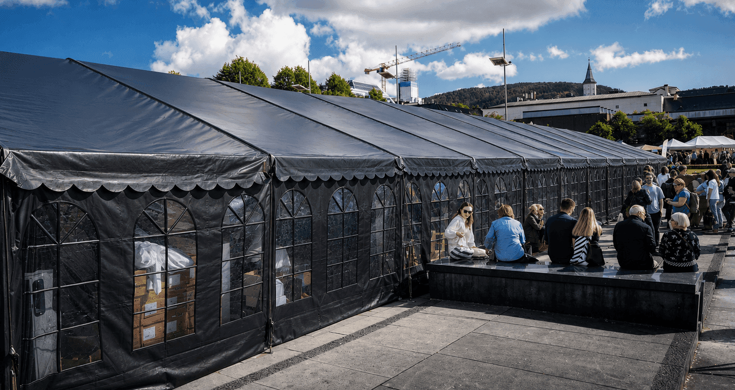 Svarte teltduker på rammetelt
