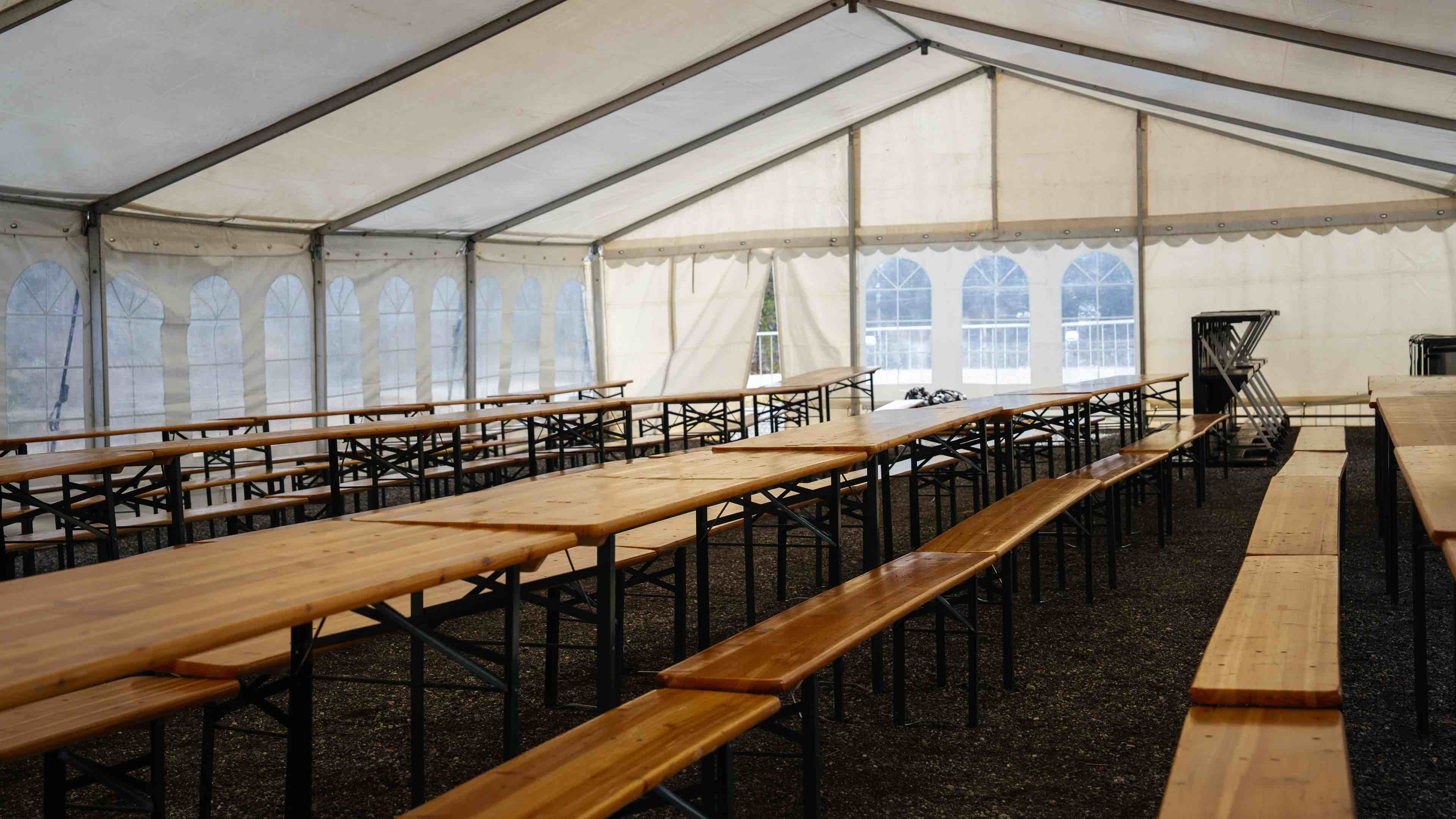 Bord og benkesett til utleie på Stord, leie benkesett
