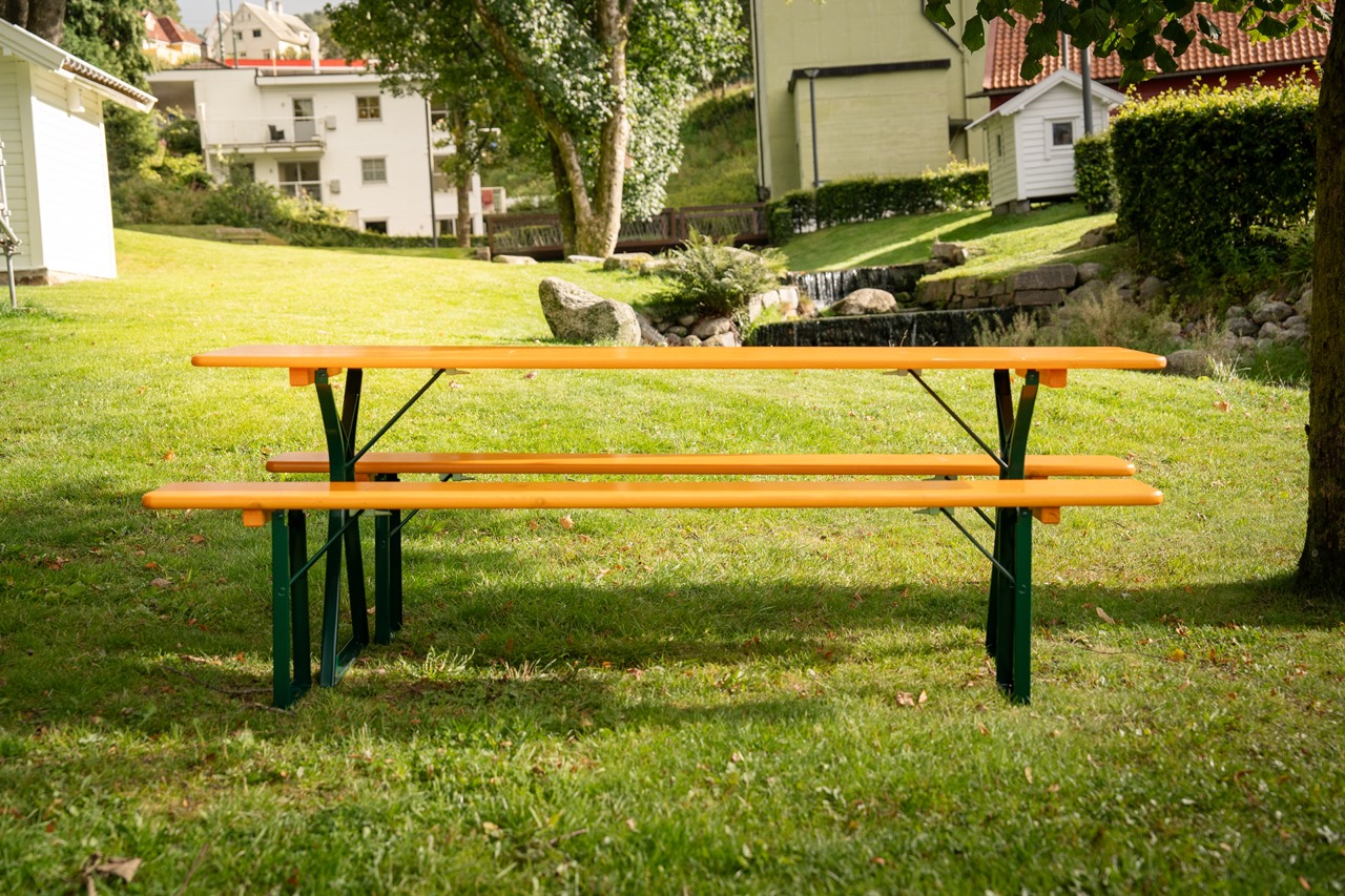Leie bord og benkesett i Bergen, leie bord i Bergen, og bord og benkesett til utleie i Bergen til festivaler, konserter og arrangement