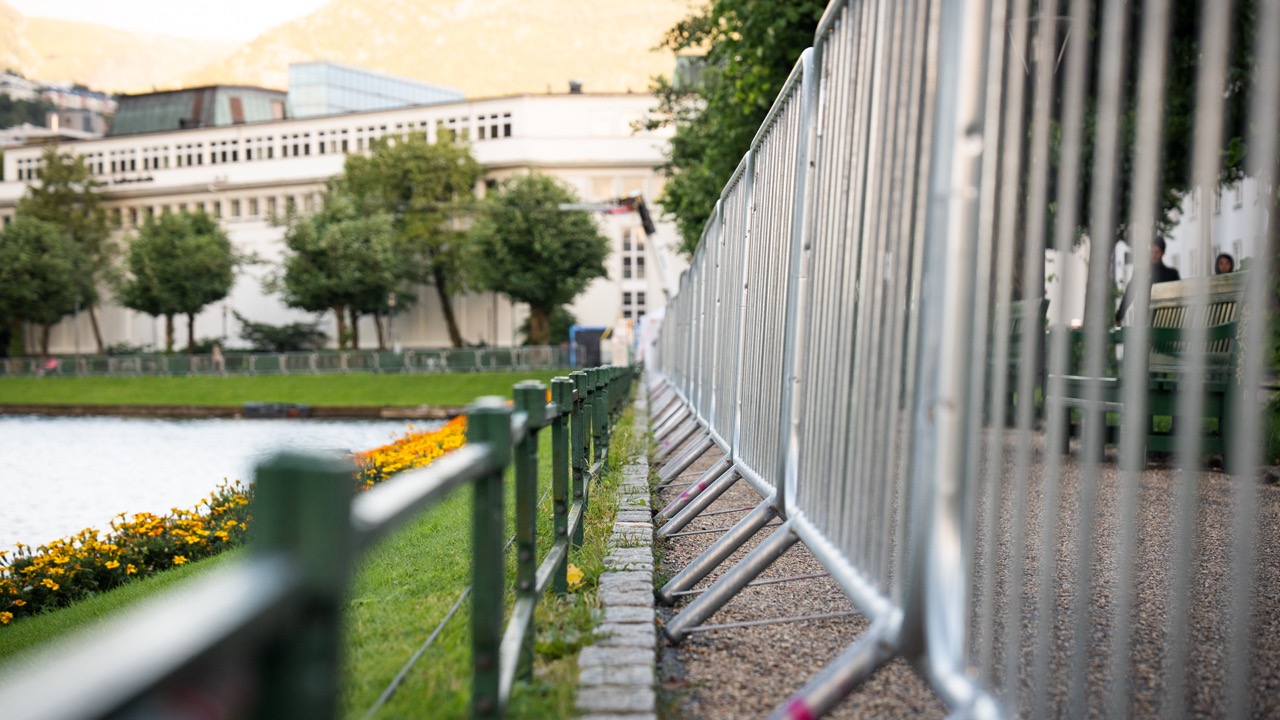 Utleie av gjerder, sperregjerder og franskegjerder i Bergen, Haugesund, Stord, Førde
