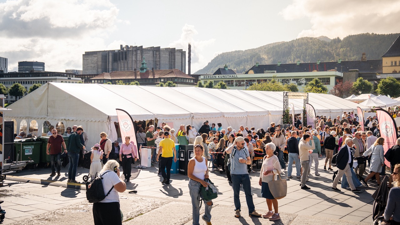 Leie partytelt på 12m bredde i Bergen, Haugesund, Stord, Førde, Geilo