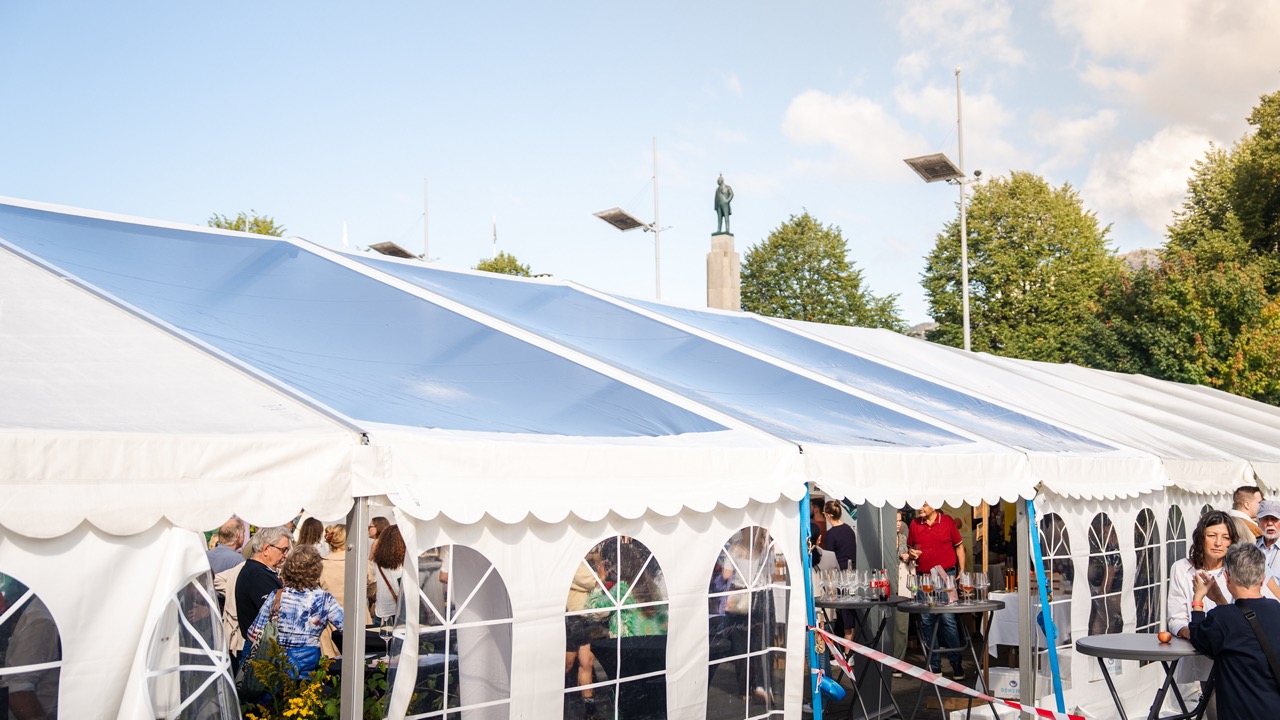 Leie partytelt på 12m bredde i Bergen, Haugesund, Stord, Førde, Geilo