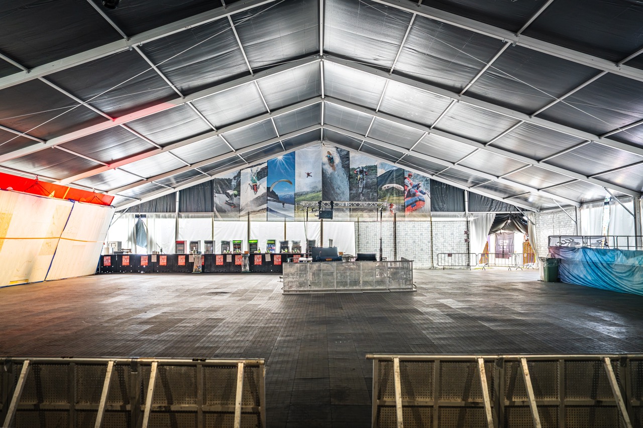 30m bredt partytelt til leie i Bergen