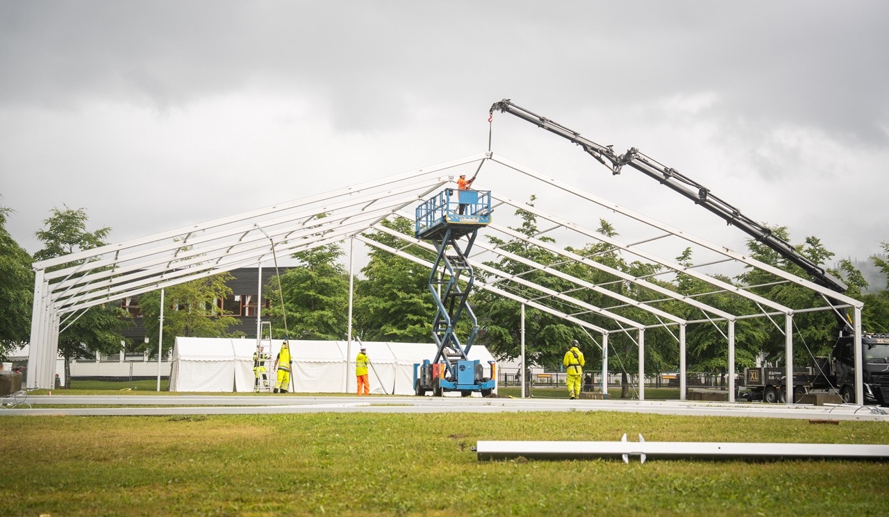Teltcrew på opprigg.
